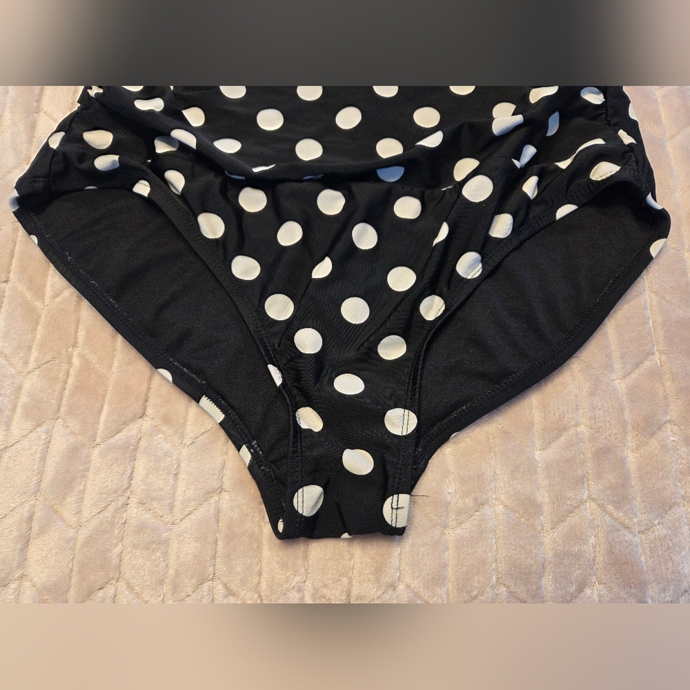 WOMAN'S CATALINA ONE PIECE SWIMSUIT LARGE 12 - 14 BLACK WHITE POLKA DOT - Picture 5 of 8